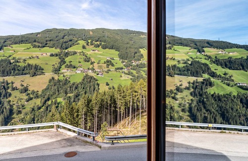 Hainzenberg Casa | Casa de vacaciones 'A Nett’s Nest' con vistas a la montaña, terraza comunitaria y Wi-Fi