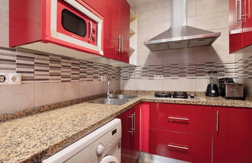 Bailen-Miraflores Casa | Holiday Home 'Adosado En Eugenio Gross' with Private Terrace, Wi-Fi and Air Conditioning