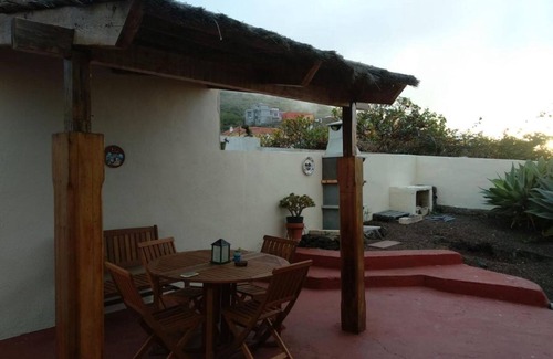 Mocanal Casa | Casa de vacaciones 'Aguarijo' con vistas al mar, terraza privada y jardín privado