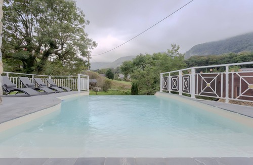 Sainte-Engrace Casa | Casa de vacaciones 'Ainerak' con vistas a las montañas, piscina privada y Wi-Fi