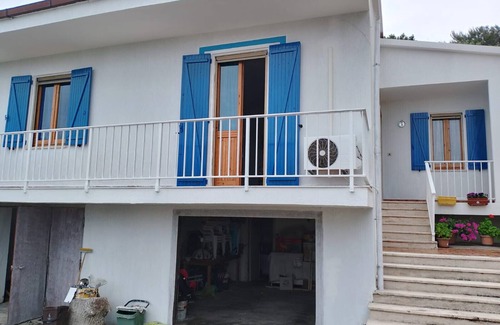 Lu Bagnu Casa | Holiday Home 'Al Mare' with Private Garden, Balcony and Air Conditioning