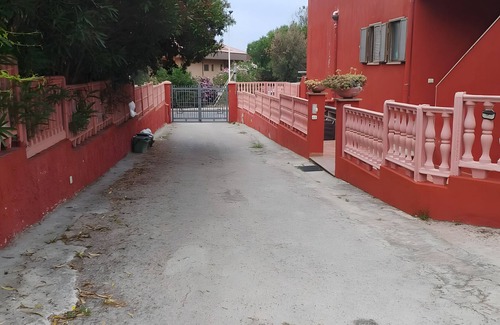 Lu Bagnu Casa | Holiday Home 'Al Mare' with Private Garden, Balcony and Air Conditioning