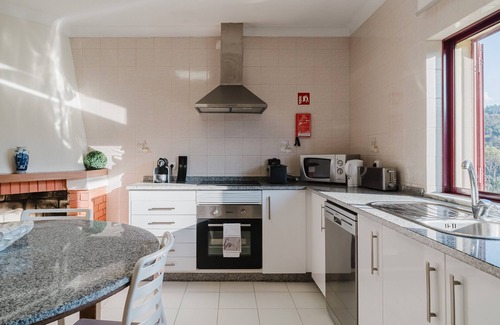 Canicada Casa | Casa de vacaciones 'Alojamento Casa Da Pedra Verde' con vistas a la montaña, piscina privada y Wi-Fi