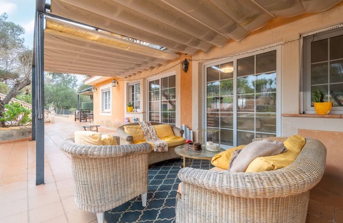 Puntiro Casa | Casa de vacaciones 'Alegria' con vistas a la montaña, piscina privada y Wi-Fi