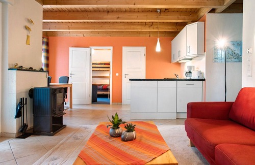 Luetow Casa | Holiday Home 'Am Hünengrab' with Shared Terrace