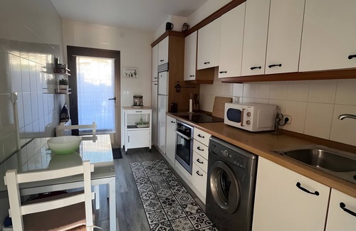 Yesa Casa | Casa de vacaciones 'Amets' con vistas a la montaña y jardín privado