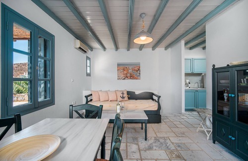 Serifos Casa | Casa de vacaciones 'Ammos 2' con terraza privada, balcón y aire acondicionado