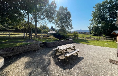 Castet Casa | Casa de vacaciones 'Ancienne Bergerie' con vistas a la montaña, terraza compartida y jardín privado