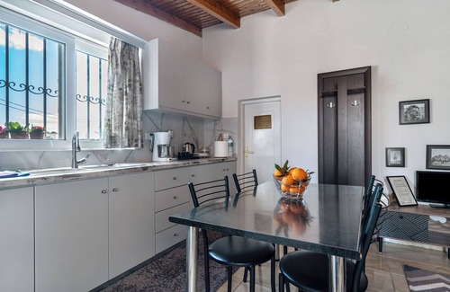 Kefalari Casa | Casa de vacaciones 'Apartamento Angela' con terraza privada, Wi-Fi y aire acondicionado.