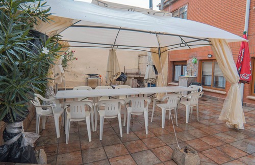 Villahoz Casa | Casa de vacaciones 'Arco De Villahoz' con terraza compartida, balcón y Wi-Fi