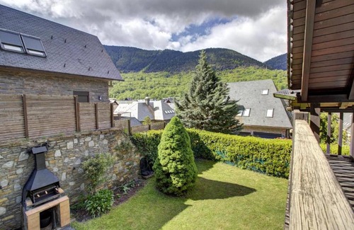 Vielha Chalet De Esquí | Casa de vacaciones 'Arroquets' con jardín y Wi-Fi