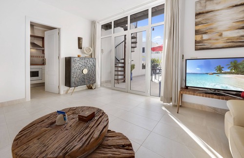 Puerto Calero Casa | Casa de vacaciones en el puerto de Puerto Calero con azotea, jardín y piscina