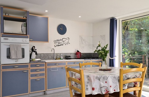 Chein-Dessus Casa | Casa de Vacaciones 'Au Fil De L'eau' con Vista a la Montaña, Terraza Privada y Wi-Fi