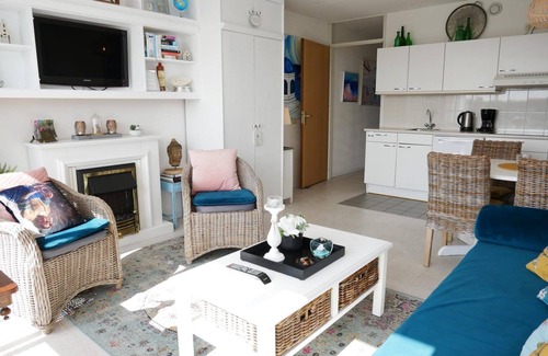 Callantsoog Apartamento | Holiday home Badhotel 331 in Callantsoog. Suitable for 2 people, 1 bedroom.