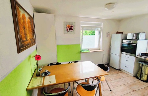Laupheim Casa | Holiday Home 'Bailey' with Private Garden, Balcony and Wi-Fi