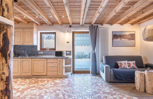 Bedollo Casa | Casa de vacaciones "Baita Nonno Ghino" con vistas a la montaña, jardín y Wi-Fi