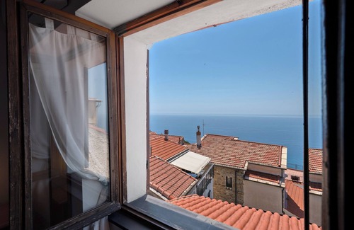 Cipressa Casa | Casa vacacional 'Basera' con vistas al mar, Wi-Fi y aire acondicionado