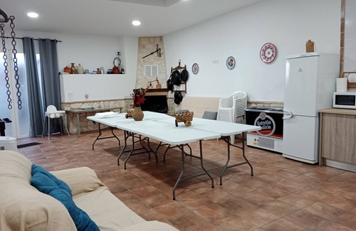 Santa Elena Casa | Casa de vacaciones 'Batalla Navas de Tolosa' con vistas a la montaña, piscina y Wi-Fi
