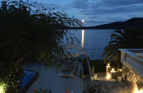 Nimfea Casa | Casa de vacaciones 'Beach Villa Alonissos Para 2 Personas' con piscina, Wi-Fi y aire acondicionado
