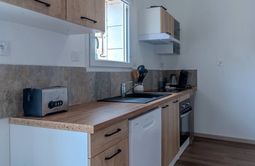 Bercloux Casa | Holiday Home 'Berclois' with Private Terrace, Wi-Fi and Air Conditioning