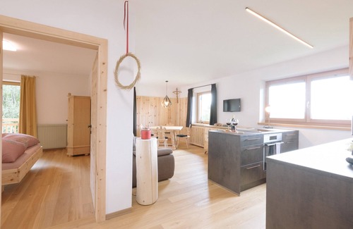 Aldino Apartamento | Casa de vacaciones "Berg Wieserhof" con vistas a la montaña, balcón y jardín compartido