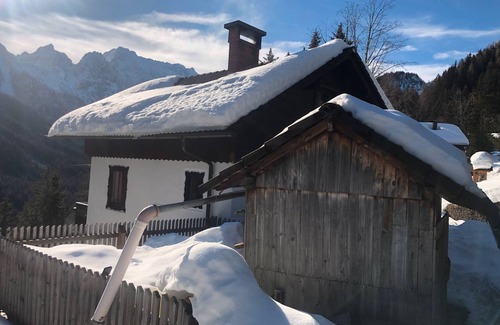 Ferlach Casa | Holiday Home 'Berghaus Auf 1200m Höhe' with Mountain View, Shared Terrace and Wi-Fi