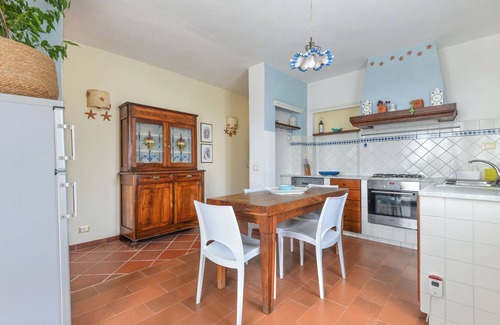 Lacona Casa | Casa de vacaciones 'Bilocale Mimosa A Lacona' con piscina compartida, jardín privado y Wi-Fi