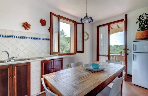 Lacona Casa | Casa de vacaciones 'Bilocale Mimosa A Lacona' con piscina compartida, jardín privado y Wi-Fi