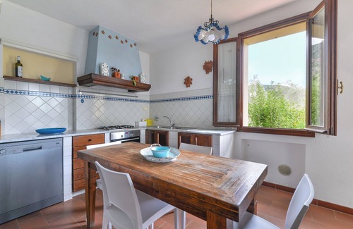 Lacona Casa | Casa de vacaciones 'Bilocale Mimosa A Lacona' con piscina compartida, jardín privado y Wi-Fi