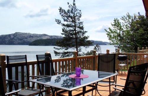 Tysnes Casa | Holiday Home Blåbærhytta by Interhome