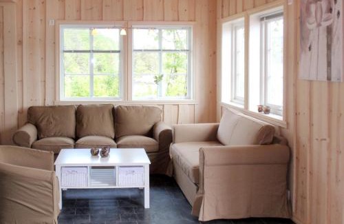 Tysnes Casa | Holiday Home Blåbærhytta by Interhome
