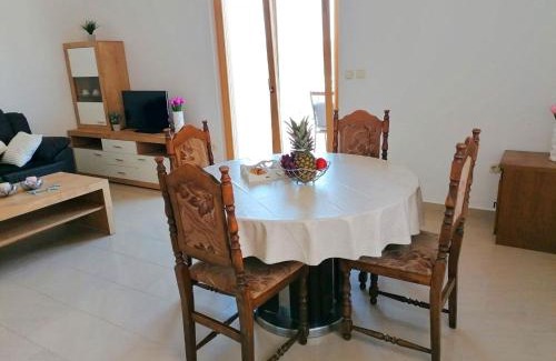 Putnikovic Apartamento | Holiday Home Blue Dream - Two Bedroom Apartment with Terrace and Sea View A1