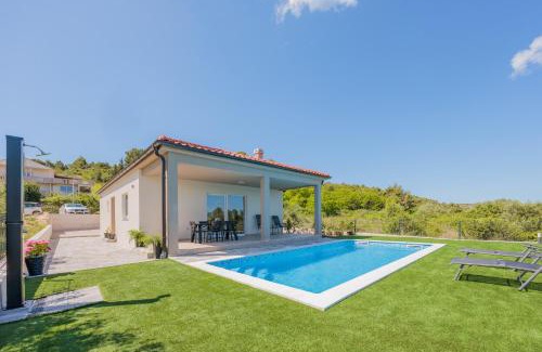 Ljubac Casa | Holiday Home Bonato with pool