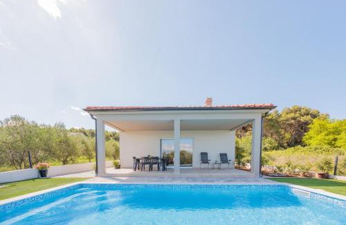 Ljubac Casa | Holiday Home Bonato with pool