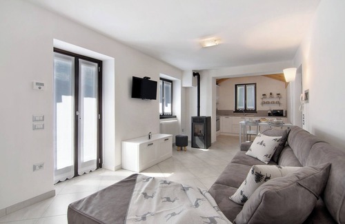 Verceia Casa | Casa Vacaciones 'Borgo Vico' con Vista al Lago, Terraza Privada y Wi-Fi