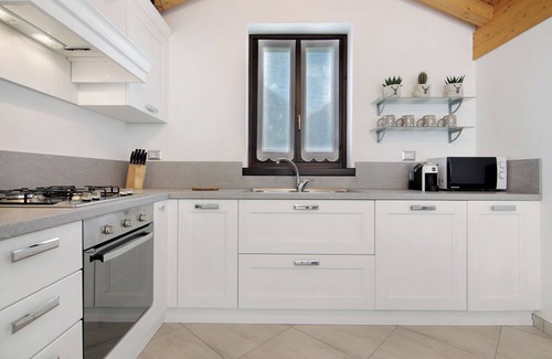 Verceia Casa | Casa Vacaciones 'Borgo Vico' con Vista al Lago, Terraza Privada y Wi-Fi
