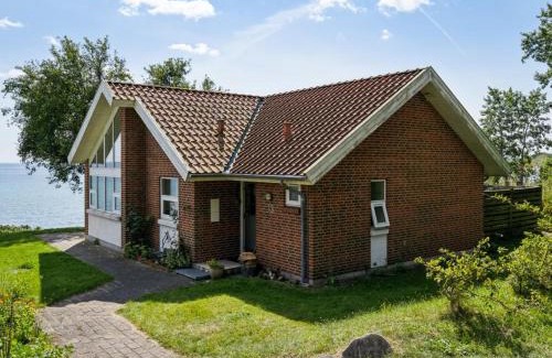 Femmøller Casa | Holiday Home Bryngeir - 25m from the sea by Interhome