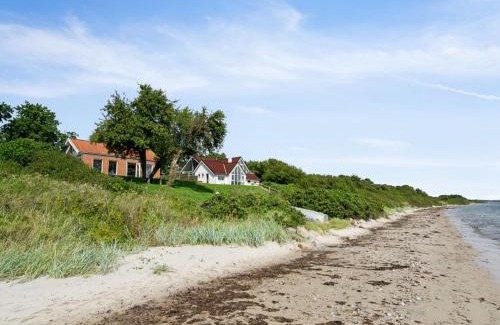 Femmøller Casa | Holiday Home Bryngeir - 25m from the sea by Interhome
