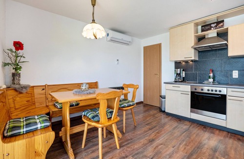 Lichtenwalde Casa | Casa de vacaciones 'Bungalow Sebastian' con terraza privada, Wi-Fi y aire acondicionado