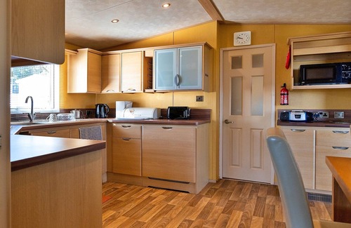 Cowes Casa | Holiday Home by UK Coast with Sea Views