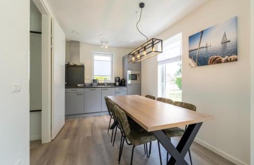 Municipality of Nissewaard Casa | Holiday Home by Lake Beach Simonshaven