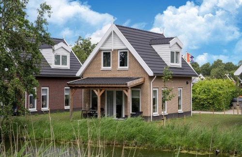 Municipality of Nissewaard Casa | Holiday Home by Lake Beach Simonshaven
