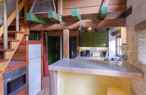 Monflanquin Casa | Holiday Home 'Côté Grange' with Shared Pool, Terrace, Garden & Wi-Fi