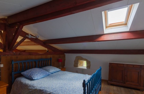 Monflanquin Casa | Holiday Home 'Côté Grange' with Shared Pool, Terrace, Garden & Wi-Fi