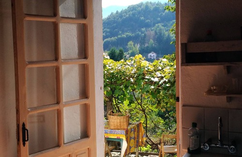 Osiglia Casa | Casa de vacaciones 'Ca' Rionda' con vistas a la montaña, jardín privado y Wi-Fi