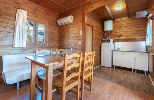 Barx Casa | Casa de vacaciones 'Cabaña Madera A' con vistas a la montaña, Wi-Fi y aire acondicionado