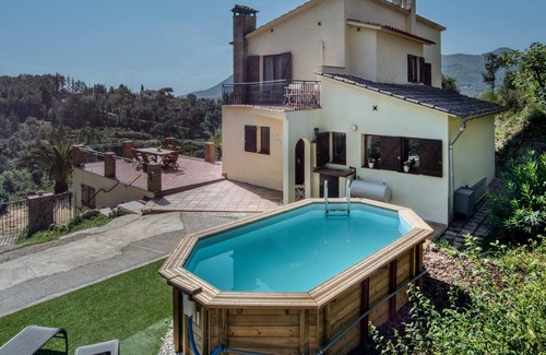 Arbucies Casa | Casa de vacaciones "Can Castells" con vistas a la montaña, piscina y Wi-Fi