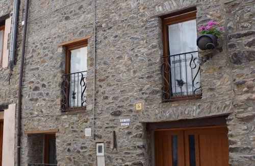 Planoles Hotel | Holiday Home Carrer De La PlaÇa