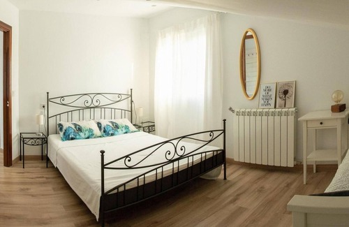 Vilamea Casa | Holiday Home 'Casa Blanco Vista Maravillosa' with Mountain View, Private Terrace and Wi-Fi