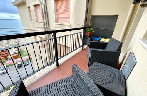 Vado Ligure Casa | Casa de vacaciones Casa Conchiglia con vistas al mar y balcón